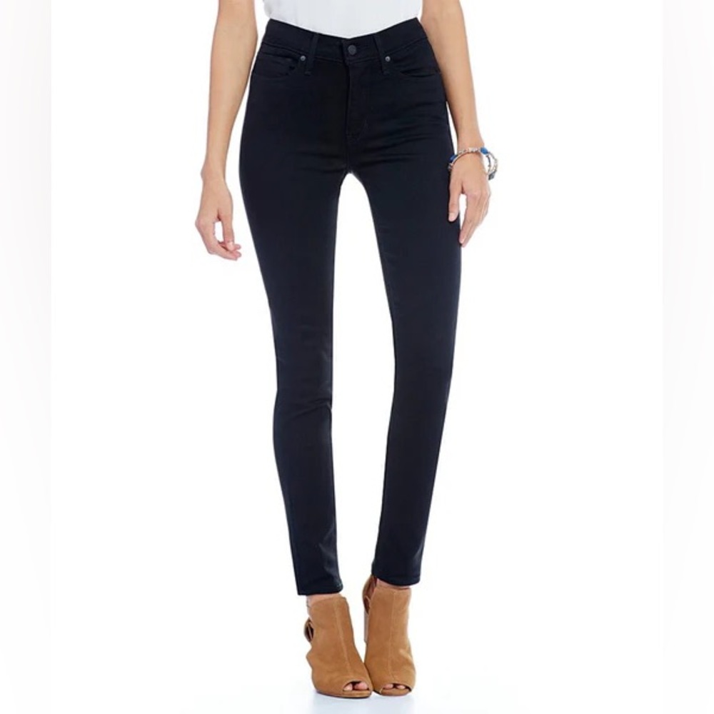 LEVI'S SLIMMING SKINNY JEANS in black! Size 28!
